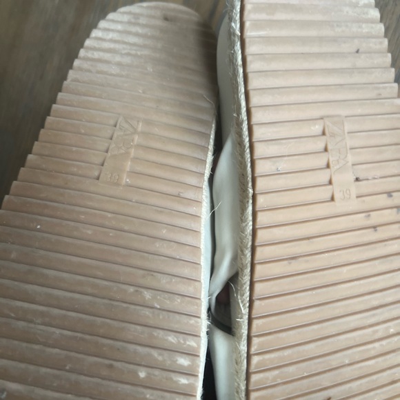 Zara White Cross-Strap Sandals - Picture 4 of 5